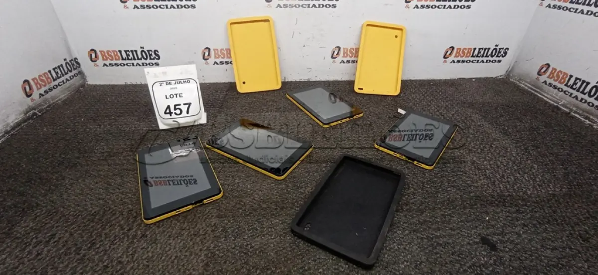 LOTE 457 - 04 TABLETS MARCA CCE. (NO ESTADO) ATENÇÃO! FAZER A VISITAÇÃO ANTES DE ARREMATAR, NÃO SABEMOS SE FUNCIONA, LEILÃO NÃO TEM GARANTIA E NEM DEVOLUÇÃO, SUJEITO A POSSÍVEIS AVARIAS VISÍVEIS/OCULTAS E/OU AUSÊNCIA DE COMPONENTES.