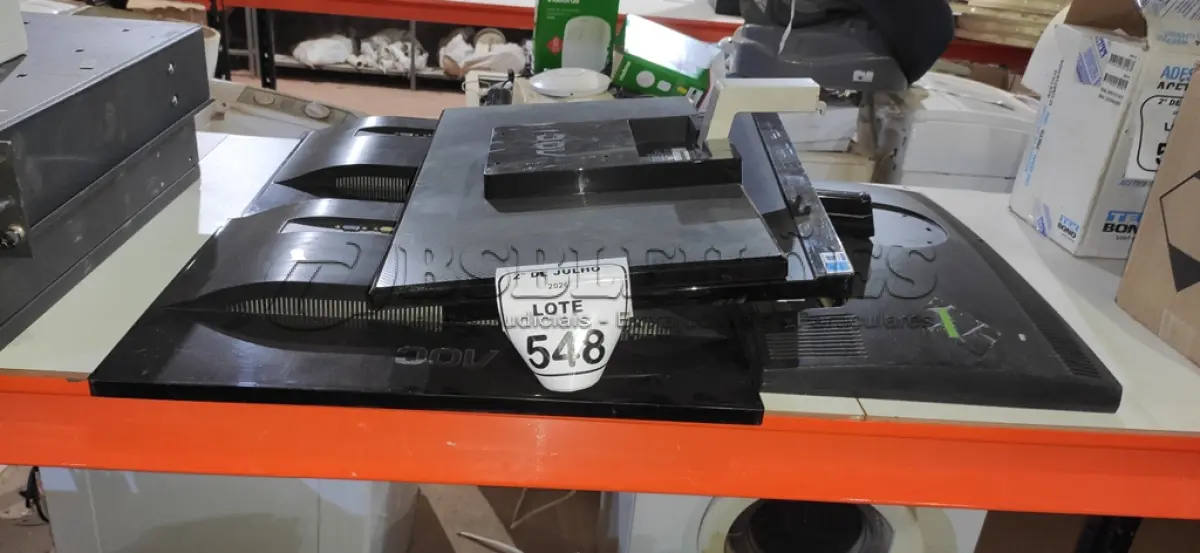 LOTE 548 - 05 MONITORES DE MARCAS E MODELOS DIVERSOS. (NO ESTADO) ATENÇÃO! FAZER A VISITAÇÃO ANTES DE ARREMATAR, NÃO SABEMOS SE FUNCIONA, LEILÃO NÃO TEM GARANTIA E NEM DEVOLUÇÃO, SUJEITO A POSSÍVEIS AVARIAS VISÍVEIS/OCULTAS E/OU AUSÊNCIA DE COMPONENTES.