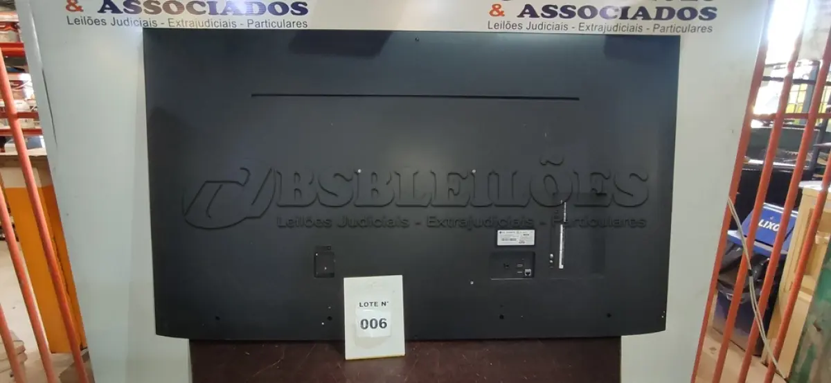 LOTE 006 - 01 SMART TV 4K 65" LG UHD 65UT8050 (NO ESTADO, NÃO SABEMOS SE FUNCIONA. LEILÃO NÃO TEM GARANTIA E NEM DEVOLUÇÃO, SUJEITO A POSSÍVEIS AVARIAS VISÍVEIS/OCULTAS E/OU AUSÊNCIA DE COMPONENTES)
