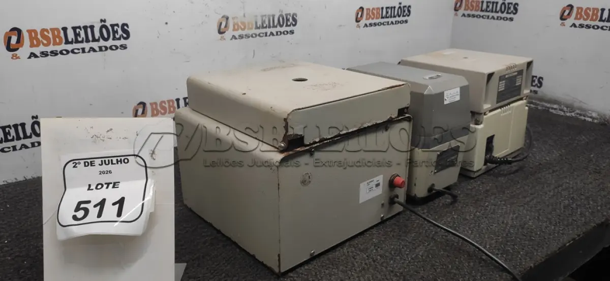 LOTE 511 - 01 MICRO CENTRIFUGA, 01 CARIMBADOR AUTOMÁTICO E 01 CENTRIFUGA DE BANCADA. (NO ESTADO) ATENÇÃO! FAZER A VISITAÇÃO ANTES DE ARREMATAR, NÃO SABEMOS SE FUNCIONA, LEILÃO NÃO TEM GARANTIA E NEM DEVOLUÇÃO, SUJEITO A POSSÍVEIS AVARIAS VISÍVEIS/OCULTAS E/OU AUSÊNCIA DE COMPONENTES.