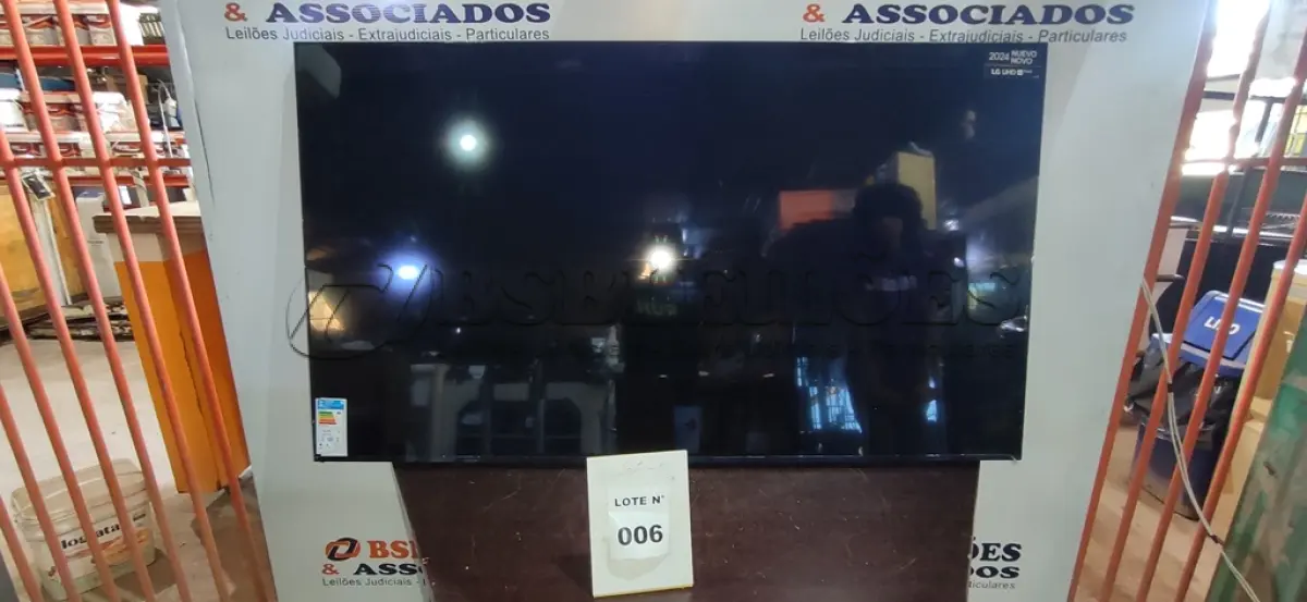 LOTE 006 - 01 SMART TV 4K 65" LG UHD 65UT8050 (NO ESTADO, NÃO SABEMOS SE FUNCIONA. LEILÃO NÃO TEM GARANTIA E NEM DEVOLUÇÃO, SUJEITO A POSSÍVEIS AVARIAS VISÍVEIS/OCULTAS E/OU AUSÊNCIA DE COMPONENTES)