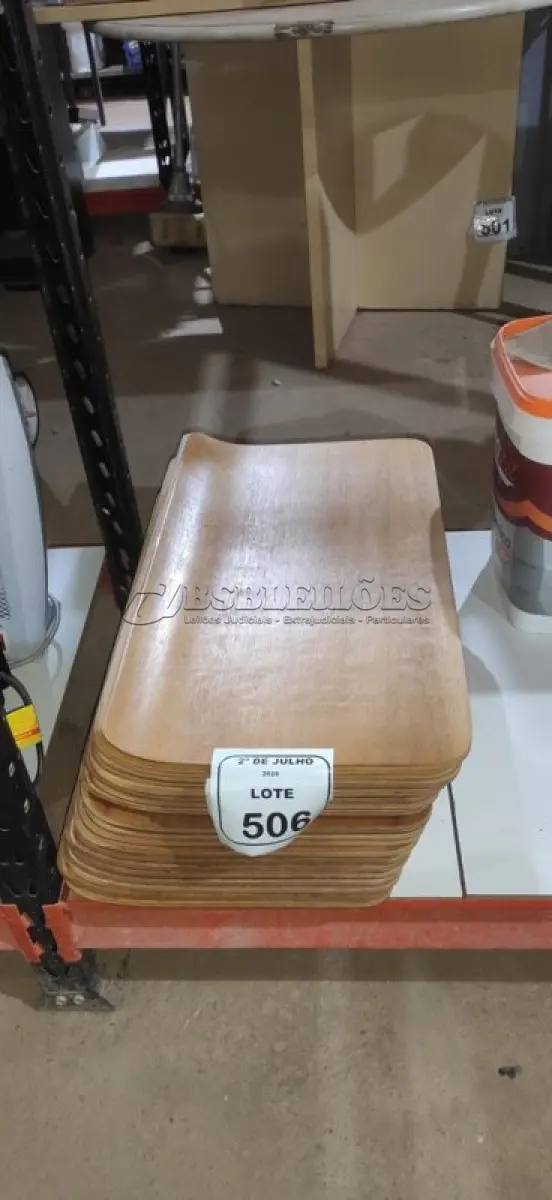 LOTE 506 - 20 PLACAS DE MADEIRA. (NO ESTADO) ATENÇÃO! FAZER A VISITAÇÃO ANTES DE ARREMATAR, NÃO SABEMOS SE FUNCIONA, LEILÃO NÃO TEM GARANTIA E NEM DEVOLUÇÃO, SUJEITO A POSSÍVEIS AVARIAS VISÍVEIS/OCULTAS E/OU AUSÊNCIA DE COMPONENTES.