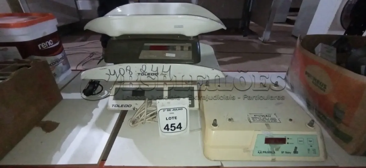 LOTE 454 - 02 BALANÇAS PEDIÁTRICAS. (NO ESTADO) ATENÇÃO! FAZER A VISITAÇÃO ANTES DE ARREMATAR, NÃO SABEMOS SE FUNCIONA, LEILÃO NÃO TEM GARANTIA E NEM DEVOLUÇÃO, SUJEITO A POSSÍVEIS AVARIAS VISÍVEIS/OCULTAS E/OU AUSÊNCIA DE COMPONENTES.