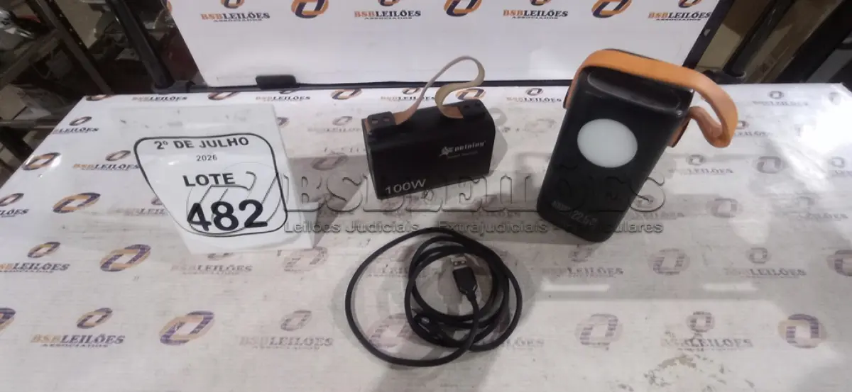 LOTE 482 - 02 POWER BANK. (NO ESTADO) ATENÇÃO! FAZER A VISITAÇÃO ANTES DE ARREMATAR, NÃO SABEMOS SE FUNCIONA, LEILÃO NÃO TEM GARANTIA E NEM DEVOLUÇÃO, SUJEITO A POSSÍVEIS AVARIAS VISÍVEIS/OCULTAS E/OU AUSÊNCIA DE COMPONENTES.