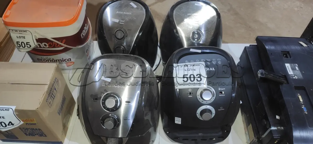 LOTE 503 - 04 AIR FRYERS MARCA MONDIAL PARA RETIRADA DE PEÇAS. (NO ESTADO) ATENÇÃO! FAZER A VISITAÇÃO ANTES DE ARREMATAR, NÃO SABEMOS SE FUNCIONA, LEILÃO NÃO TEM GARANTIA E NEM DEVOLUÇÃO, SUJEITO A POSSÍVEIS AVARIAS VISÍVEIS/OCULTAS E/OU AUSÊNCIA DE COMPONENTES.