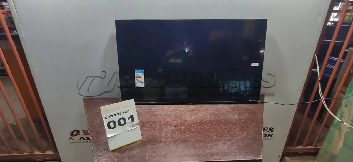 LOTE 001 - 01 SMART TV SAMSUNG 43" UHD 4K 43CU7700 (NO ESTADO, NÃO SABEMOS SE FUNCIONA. LEILÃO NÃO TEM GARANTIA E NEM DEVOLUÇÃO, SUJEITO A POSSÍVEIS AVARIAS VISÍVEIS/OCULTAS E/OU AUSÊNCIA DE COMPONENTES)