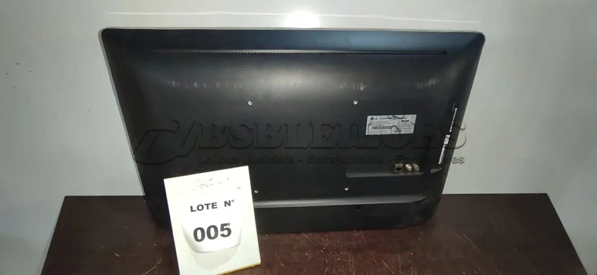 LOTE 005 - 01 SMART TV 32" LG HD 32LR600B (NO ESTADO, NÃO SABEMOS SE FUNCIONA. LEILÃO NÃO TEM GARANTIA E NEM DEVOLUÇÃO, SUJEITO A POSSÍVEIS AVARIAS VISÍVEIS/OCULTAS E/OU AUSÊNCIA DE COMPONENTES)