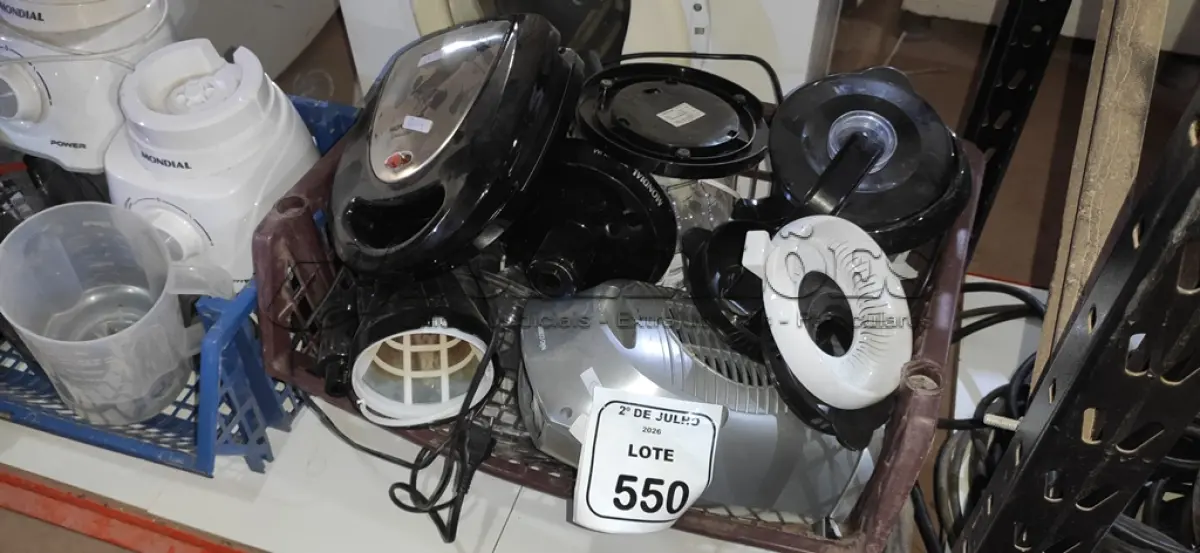 LOTE 550 - 01 LOTE COM PEÇAS DE ELETRODOMÉSTICOS DIVERSAS. (NO ESTADO) ATENÇÃO! FAZER A VISITAÇÃO ANTES DE ARREMATAR, NÃO SABEMOS SE FUNCIONA, LEILÃO NÃO TEM GARANTIA E NEM DEVOLUÇÃO, SUJEITO A POSSÍVEIS AVARIAS VISÍVEIS/OCULTAS E/OU AUSÊNCIA DE COMPONENTES.
