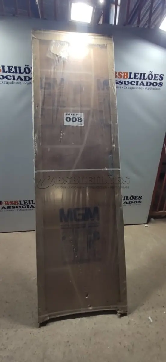 LOTE 008 - 01 KIT PORTA MADEIRA DECORADA 215X65CM COM BATENTE DE AÇO (NO ESTADO, NÃO SABEMOS SE FUNCIONA. LEILÃO NÃO TEM GARANTIA E NEM DEVOLUÇÃO, SUJEITO A POSSÍVEIS AVARIAS VISÍVEIS/OCULTAS E/OU AUSÊNCIA DE COMPONENTES)