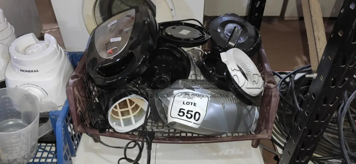 LOTE 550 - 01 LOTE COM PEÇAS DE ELETRODOMÉSTICOS DIVERSAS. (NO ESTADO) ATENÇÃO! FAZER A VISITAÇÃO ANTES DE ARREMATAR, NÃO SABEMOS SE FUNCIONA, LEILÃO NÃO TEM GARANTIA E NEM DEVOLUÇÃO, SUJEITO A POSSÍVEIS AVARIAS VISÍVEIS/OCULTAS E/OU AUSÊNCIA DE COMPONENTES.