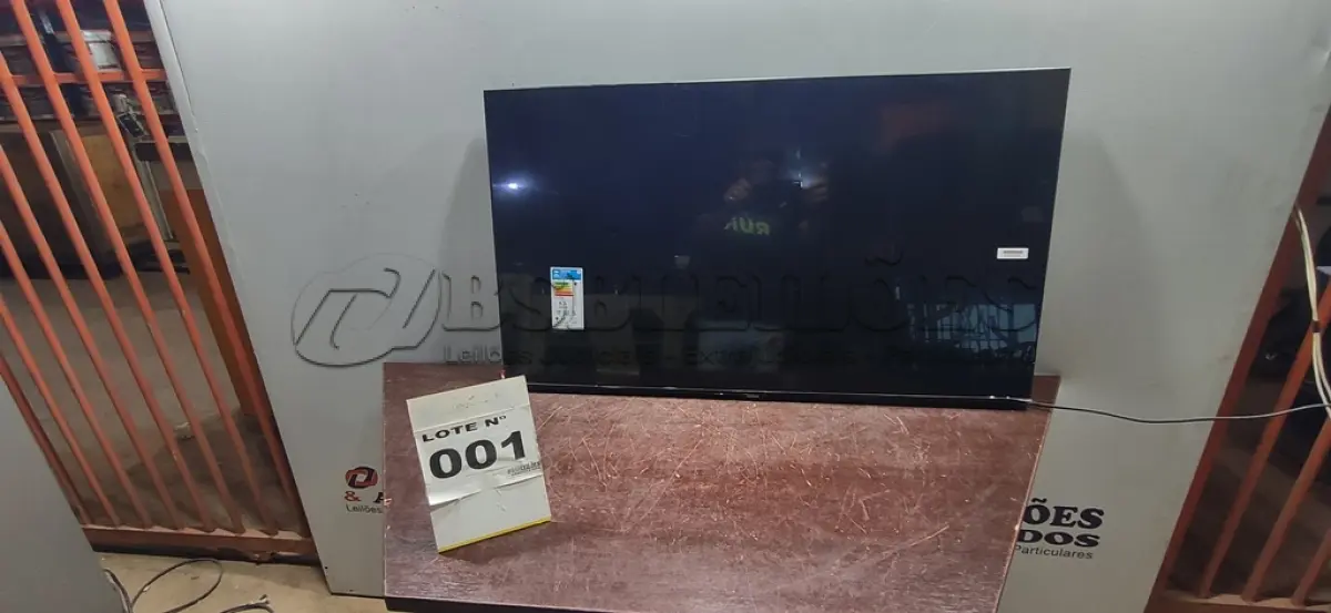 LOTE 001 - 01 SMART TV SAMSUNG 43" UHD 4K 43CU7700 (NO ESTADO, NÃO SABEMOS SE FUNCIONA. LEILÃO NÃO TEM GARANTIA E NEM DEVOLUÇÃO, SUJEITO A POSSÍVEIS AVARIAS VISÍVEIS/OCULTAS E/OU AUSÊNCIA DE COMPONENTES)