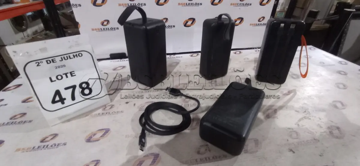 LOTE 478 - 04 POWER BANK DE MARCAS DIVERSAS. (NO ESTADO) ATENÇÃO! FAZER A VISITAÇÃO ANTES DE ARREMATAR, NÃO SABEMOS SE FUNCIONA, LEILÃO NÃO TEM GARANTIA E NEM DEVOLUÇÃO, SUJEITO A POSSÍVEIS AVARIAS VISÍVEIS/OCULTAS E/OU AUSÊNCIA DE COMPONENTES.