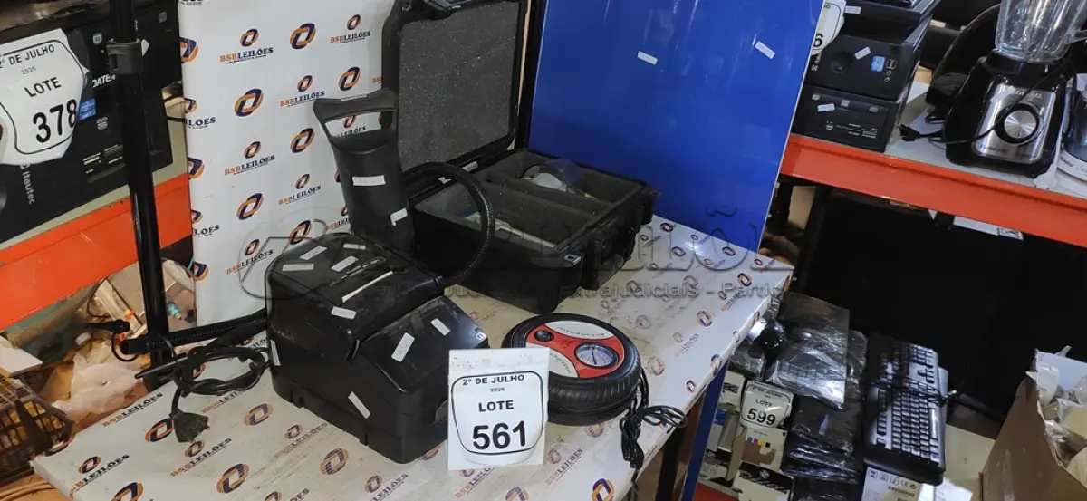 LOTE 561 - 01 COMPRESSOR DE AR 12V, 02 IMPRESSORAS TÉRMICA, 01 BOMBA DE AR E 01 CASE COM ETILÔMETRO. (NO ESTADO) ATENÇÃO! FAZER A VISITAÇÃO ANTES DE ARREMATAR, NÃO SABEMOS SE FUNCIONA, LEILÃO NÃO TEM GARANTIA E NEM DEVOLUÇÃO, SUJEITO A POSSÍVEIS AVARIAS VISÍVEIS/OCULTAS E/OU AUSÊNCIA DE COMPONENTES.