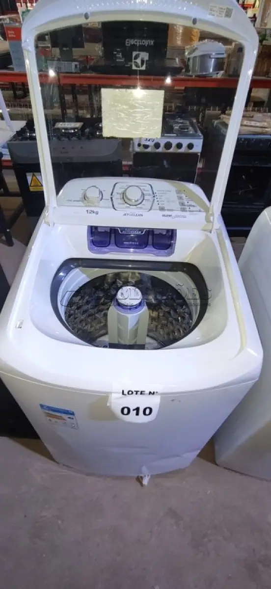 LOTE 010 - 01 LAVADORA ROUPAS ELECTROLUX 12 KG BRANCA LAVAGEM LAC12 - 220V (NO ESTADO, NÃO SABEMOS SE FUNCIONA. LEILÃO NÃO TEM GARANTIA E NEM DEVOLUÇÃO, SUJEITO A POSSÍVEIS AVARIAS VISÍVEIS/OCULTAS E/OU AUSÊNCIA DE COMPONENTES)