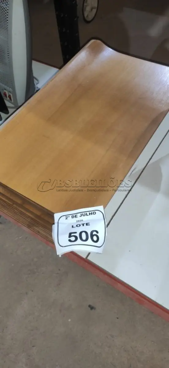 LOTE 506 - 20 PLACAS DE MADEIRA. (NO ESTADO) ATENÇÃO! FAZER A VISITAÇÃO ANTES DE ARREMATAR, NÃO SABEMOS SE FUNCIONA, LEILÃO NÃO TEM GARANTIA E NEM DEVOLUÇÃO, SUJEITO A POSSÍVEIS AVARIAS VISÍVEIS/OCULTAS E/OU AUSÊNCIA DE COMPONENTES.