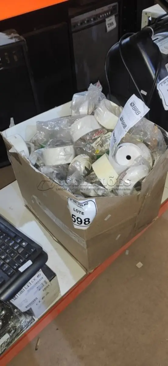 LOTE 598 - 01 LOTE COM GRANDE QUANTIDADE DE ACOPLAMENTOS E BASE DE LIQUIDIFICADORES. (NO ESTADO) ATENÇÃO! FAZER A VISITAÇÃO ANTES DE ARREMATAR, NÃO SABEMOS SE FUNCIONA, LEILÃO NÃO TEM GARANTIA E NEM DEVOLUÇÃO, SUJEITO A POSSÍVEIS AVARIAS VISÍVEIS/OCULTAS E/OU AUSÊNCIA DE COMPONENTES.