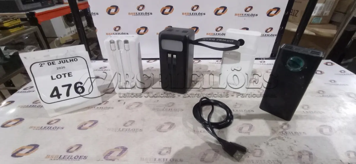 LOTE 476 - 04 POWER BANK DE MARCAS DIVERSAS. (NO ESTADO) ATENÇÃO! FAZER A VISITAÇÃO ANTES DE ARREMATAR, NÃO SABEMOS SE FUNCIONA, LEILÃO NÃO TEM GARANTIA E NEM DEVOLUÇÃO, SUJEITO A POSSÍVEIS AVARIAS VISÍVEIS/OCULTAS E/OU AUSÊNCIA DE COMPONENTES.