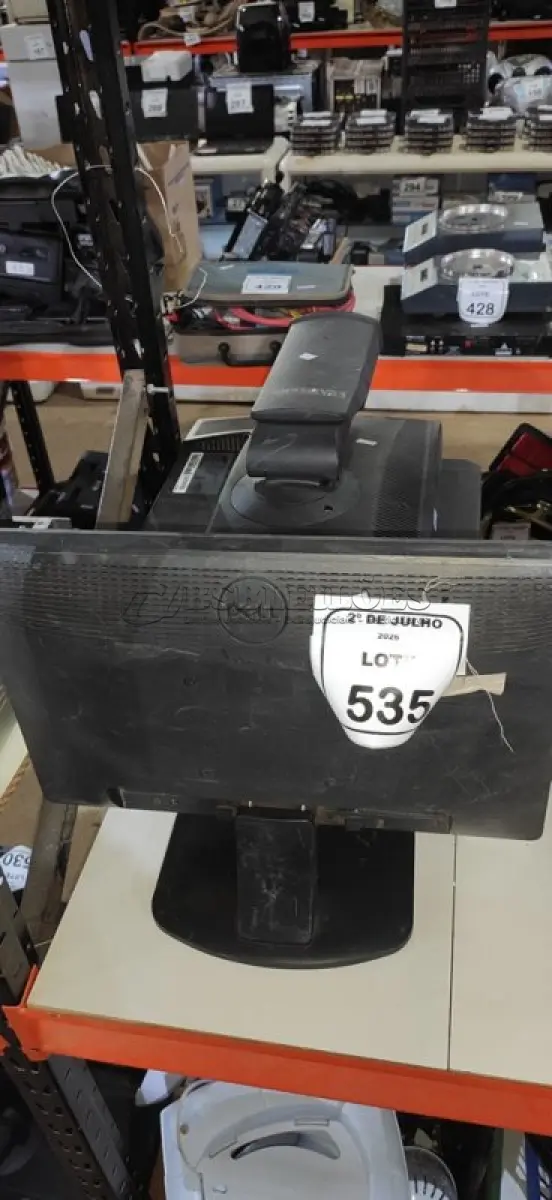 LOTE 535 - 02 MONITORES E 02 CPU MARCA ITAUTEC. (NO ESTADO) ATENÇÃO! FAZER A VISITAÇÃO ANTES DE ARREMATAR, NÃO SABEMOS SE FUNCIONA, LEILÃO NÃO TEM GARANTIA E NEM DEVOLUÇÃO, SUJEITO A POSSÍVEIS AVARIAS VISÍVEIS/OCULTAS E/OU AUSÊNCIA DE COMPONENTES.