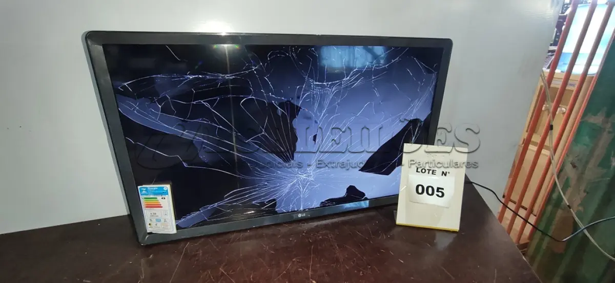 LOTE 005 - 01 SMART TV 32" LG HD 32LR600B (NO ESTADO, NÃO SABEMOS SE FUNCIONA. LEILÃO NÃO TEM GARANTIA E NEM DEVOLUÇÃO, SUJEITO A POSSÍVEIS AVARIAS VISÍVEIS/OCULTAS E/OU AUSÊNCIA DE COMPONENTES)
