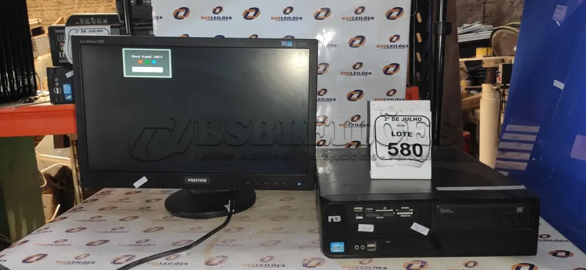 LOTE 580 - 01 MONITOR MARCA POSITIVO E 01 CPU MARCA SAMSUNG. (NO ESTADO) ATENÇÃO! FAZER A VISITAÇÃO ANTES DE ARREMATAR, NÃO SABEMOS SE FUNCIONA, LEILÃO NÃO TEM GARANTIA E NEM DEVOLUÇÃO, SUJEITO A POSSÍVEIS AVARIAS VISÍVEIS/OCULTAS E/OU AUSÊNCIA DE COMPONENTES.