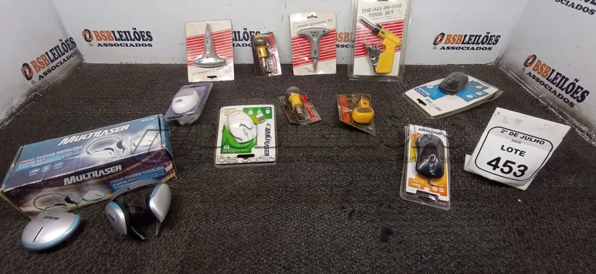 LOTE 453 - 01 LOTE COM VÁRIAS CHAVES DE FENDA COM BITS E MOUSE SEM FIO. (NO ESTADO) ATENÇÃO! FAZER A VISITAÇÃO ANTES DE ARREMATAR, NÃO SABEMOS SE FUNCIONA, LEILÃO NÃO TEM GARANTIA E NEM DEVOLUÇÃO, SUJEITO A POSSÍVEIS AVARIAS VISÍVEIS/OCULTAS E/OU AUSÊNCIA DE COMPONENTES.
