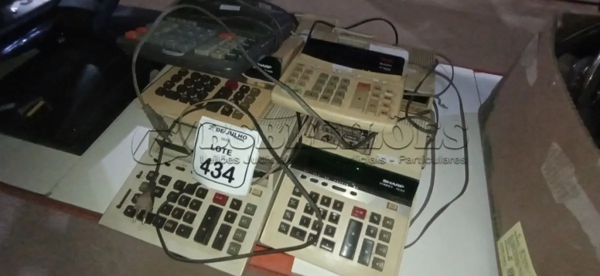 LOTE 434 - 07 CALCULADORAS COMERCIAIS. (NO ESTADO) ATENÇÃO! FAZER A VISITAÇÃO ANTES DE ARREMATAR, NÃO SABEMOS SE FUNCIONA, LEILÃO NÃO TEM GARANTIA E NEM DEVOLUÇÃO, SUJEITO A POSSÍVEIS AVARIAS VISÍVEIS/OCULTAS E/OU AUSÊNCIA DE COMPONENTES.