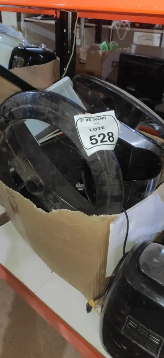 LOTE 528 - 01 LOTE COM VÁRIAS PEÇAS DE LIQUIDIFICADORES E ELETRODOMÉSTICOS DIVERSOS PARA RETIRADA DE PEÇAS. (NO ESTADO) ATENÇÃO! FAZER A VISITAÇÃO ANTES DE ARREMATAR, NÃO SABEMOS SE FUNCIONA, LEILÃO NÃO TEM GARANTIA E NEM DEVOLUÇÃO, SUJEITO A POSSÍVEIS AVARIAS VISÍVEIS/OCULTAS E/OU AUSÊNCIA DE COMPONENTES.