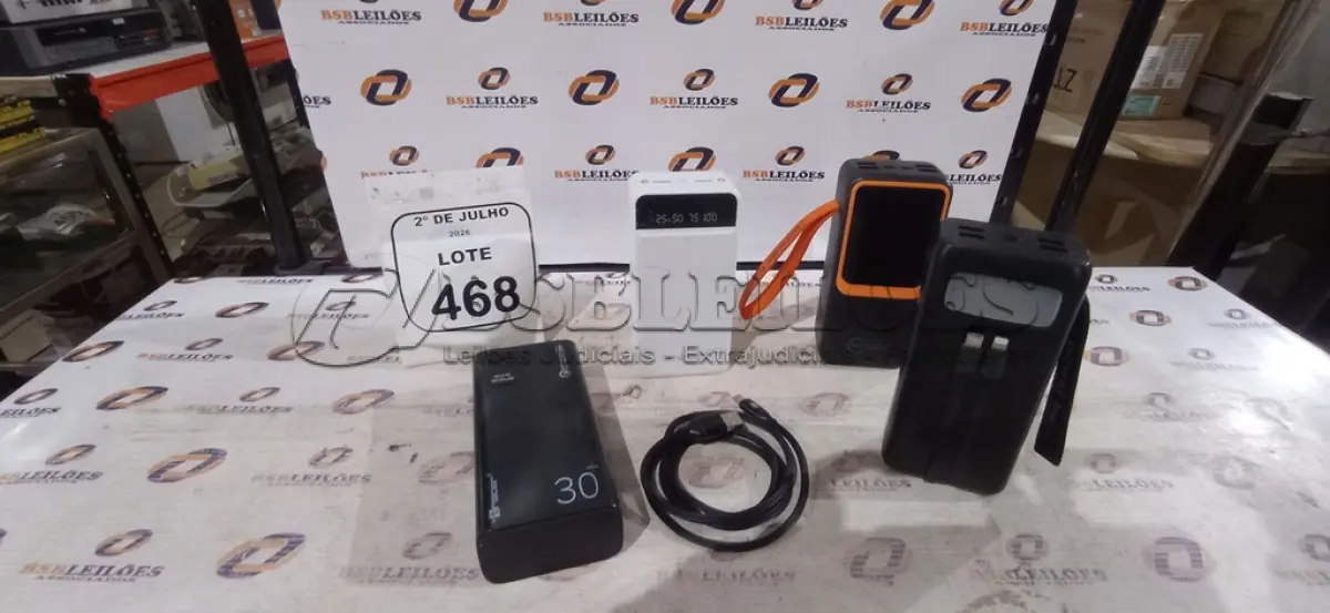 LOTE 468 - 04 POWER BANK DE MARCAS DIVERSAS. (NO ESTADO) ATENÇÃO! FAZER A VISITAÇÃO ANTES DE ARREMATAR, NÃO SABEMOS SE FUNCIONA, LEILÃO NÃO TEM GARANTIA E NEM DEVOLUÇÃO, SUJEITO A POSSÍVEIS AVARIAS VISÍVEIS/OCULTAS E/OU AUSÊNCIA DE COMPONENTES.