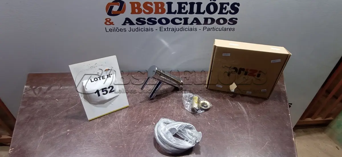 LOTE 152 - 01 TORNEIRA MISTURADOR MARCA PRIZI COM ACESSÓRIOS. (NO ESTADO) ATENÇÃO! FAZER A VISITAÇÃO ANTES DE ARREMATAR, NÃO SABEMOS SE FUNCIONA, LEILÃO NÃO TEM GARANTIA E NEM DEVOLUÇÃO, SUJEITO A POSSÍVEIS AVARIAS VISÍVEIS/OCULTAS E/OU AUSÊNCIA DE COMPONENTES.