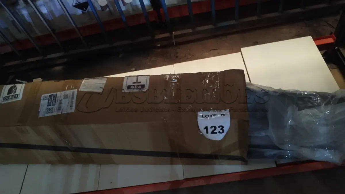 LOTE 123 - 01 PARACHOQUE CROMADO DA HILUX 2005. (NO ESTADO, NÃO SABEMOS SE FUNCIONA. LEILÃO NÃO TEM GARANTIA E NEM DEVOLUÇÃO, SUJEITO A POSSÍVEIS AVARIAS VISÍVEIS/OCULTAS E/OU AUSÊNCIA DE COMPONENTES)