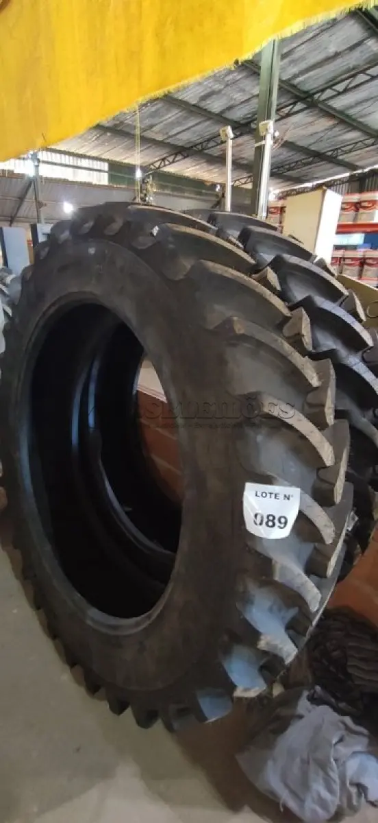 LOTE 089 - 02 PNEUS ALLIANCE AGRIFLEX+354 VF 380/90 R46 (NO ESTADO, NÃO SABEMOS SE FUNCIONA. LEILÃO NÃO TEM GARANTIA E NEM DEVOLUÇÃO, SUJEITO A POSSÍVEIS AVARIAS VISÍVEIS/OCULTAS E/OU AUSÊNCIA DE COMPONENTES)