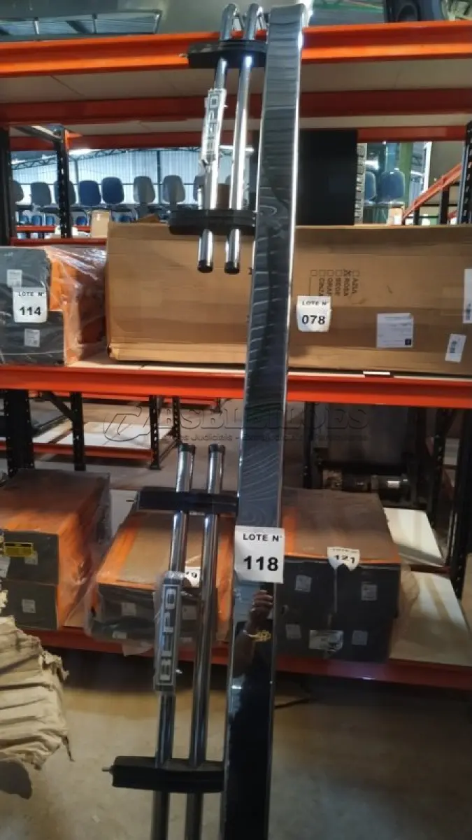 LOTE 118 - 01 PARA CHOQUE DIANTEIRO ARGENTINO DUPLO CROMADO MARCA BEPO PARA CAMINHÕES MERCEDES BENS COMPATIVEL COM MB 1113, 1114. 1313, 1516 E 1517. (NO ESTADO, NÃO SABEMOS SE FUNCIONA. LEILÃO NÃO TEM GARANTIA E NEM DEVOLUÇÃO, SUJEITO A POSSÍVEIS AVARIAS VISÍVEIS/OCULTAS E/OU AUSÊNCIA DE COMPONENTES)