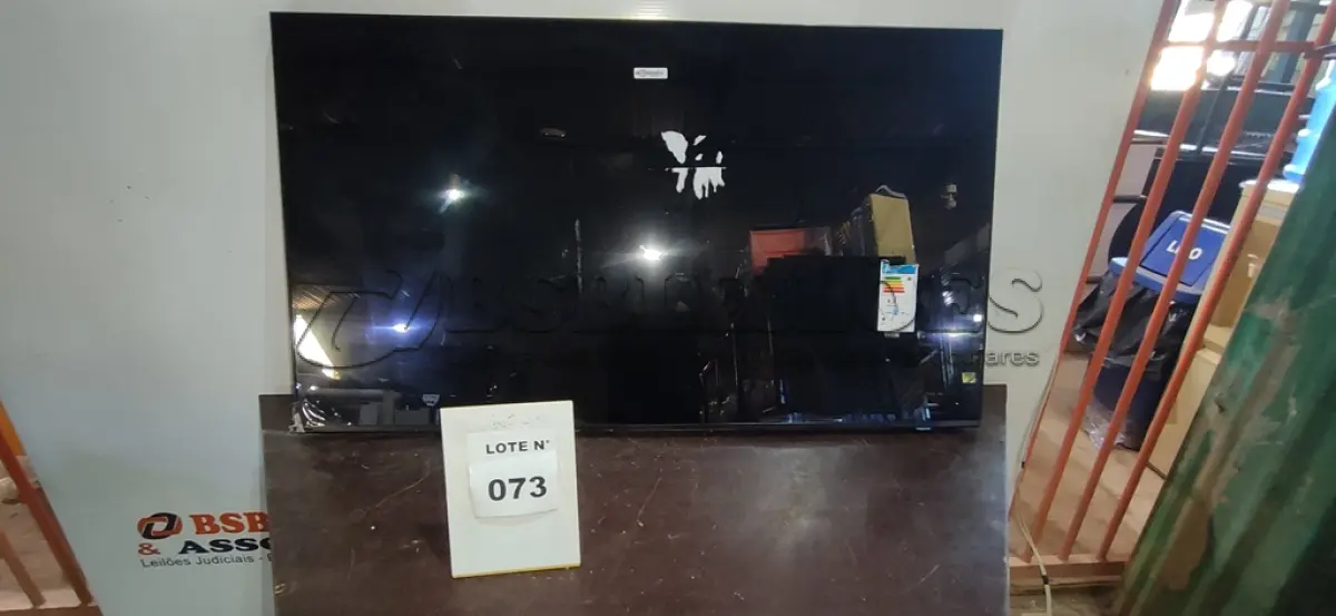 LOTE 073 - 01 SMART TV 50" UHD 4K SAMSUNG 50DU7700 (NO ESTADO, NÃO SABEMOS SE FUNCIONA. LEILÃO NÃO TEM GARANTIA E NEM DEVOLUÇÃO, SUJEITO A POSSÍVEIS AVARIAS VISÍVEIS/OCULTAS E/OU AUSÊNCIA DE COMPONENTES)