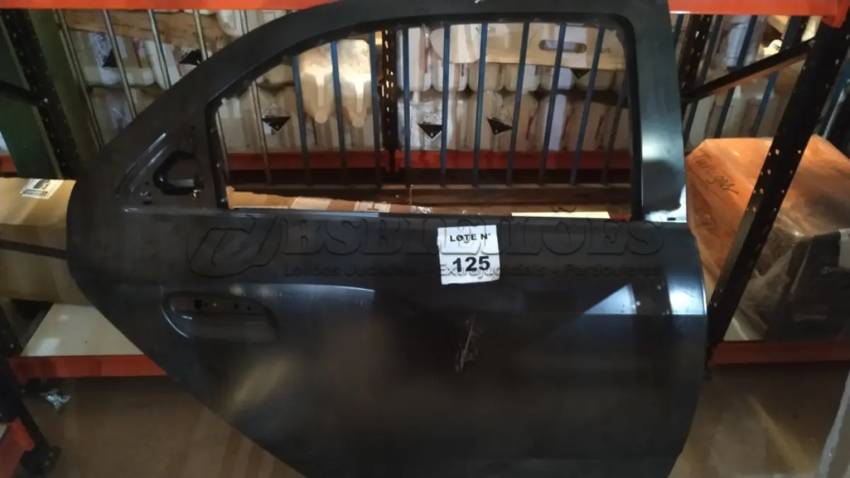 LOTE 125 - 01 PORTA TRASEIRA EDIREITA CHEVOLET ONIX/ PRISMA. (NO ESTADO, NÃO SABEMOS SE FUNCIONA. LEILÃO NÃO TEM GARANTIA E NEM DEVOLUÇÃO, SUJEITO A POSSÍVEIS AVARIAS VISÍVEIS/OCULTAS E/OU AUSÊNCIA DE COMPONENTES)