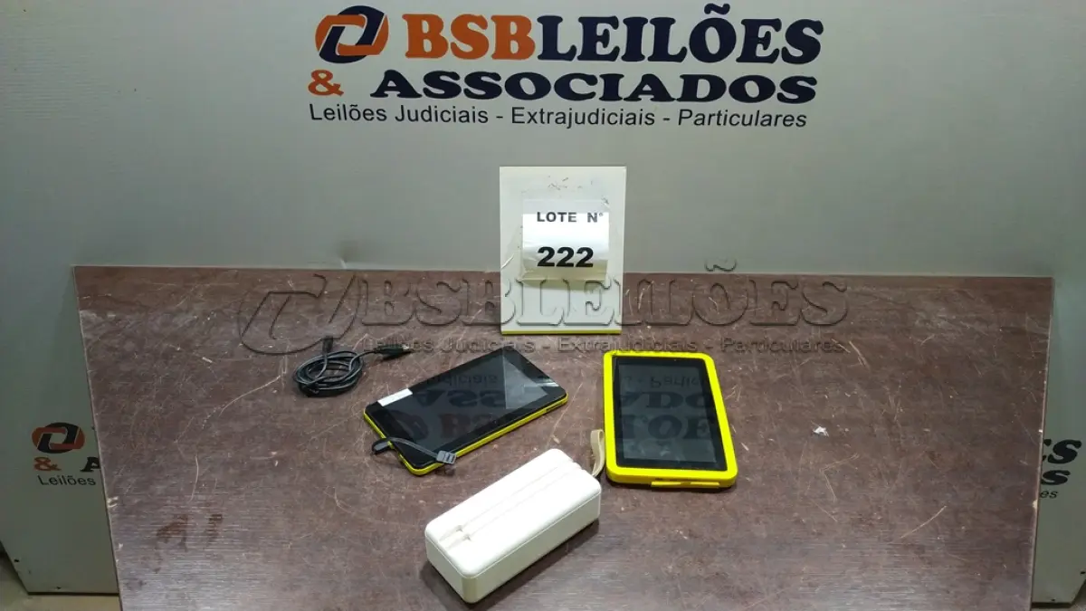 LOTE 222 - 02 TABLETS CCE AMARELO E 01 BATERIA PORTATIL. (NO ESTADO, NÃO SABEMOS SE FUNCIONA. LEILÃO NÃO TEM GARANTIA E NEM DEVOLUÇÃO, SUJEITO A POSSÍVEIS AVARIAS VISÍVEIS/OCULTAS E/OU AUSÊNCIA DE COMPONENTES)