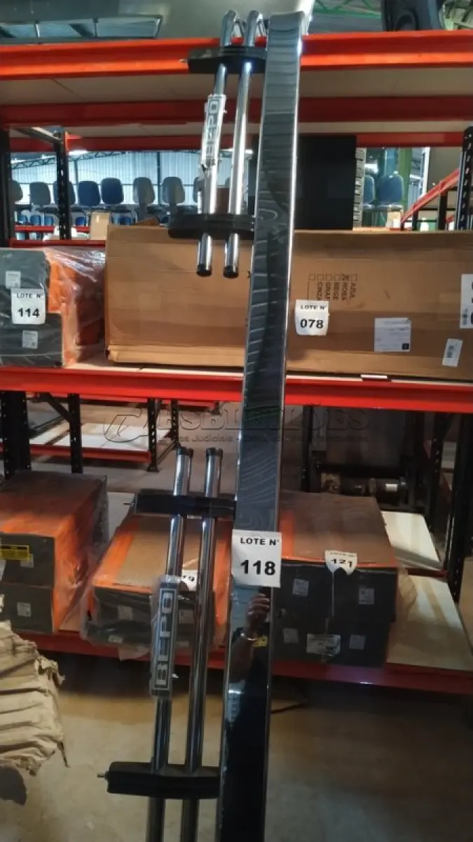 LOTE 118 - 01 PARA CHOQUE DIANTEIRO ARGENTINO DUPLO CROMADO MARCA BEPO PARA CAMINHÕES MERCEDES BENS COMPATIVEL COM MB 1113, 1114. 1313, 1516 E 1517. (NO ESTADO, NÃO SABEMOS SE FUNCIONA. LEILÃO NÃO TEM GARANTIA E NEM DEVOLUÇÃO, SUJEITO A POSSÍVEIS AVARIAS VISÍVEIS/OCULTAS E/OU AUSÊNCIA DE COMPONENTES)
