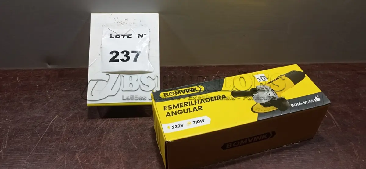 LOTE 237 - 01 ESMERILHADEIRA ANGULAR 220V (NOVO). (NO ESTADO) ATENÇÃO! FAZER A VISITAÇÃO ANTES DE ARREMATAR, NÃO SABEMOS SE FUNCIONA, LEILÃO NÃO TEM GARANTIA E NEM DEVOLUÇÃO, SUJEITO A POSSÍVEIS AVARIAS VISÍVEIS/OCULTAS E/OU AUSÊNCIA DE COMPONENTES.