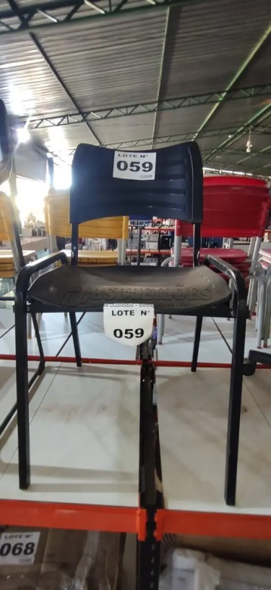 LOTE 059 - 01 CADEIRA ISO FIXA ESCRITÓRIO (NO ESTADO, NÃO SABEMOS SE FUNCIONA. LEILÃO NÃO TEM GARANTIA E NEM DEVOLUÇÃO, SUJEITO A POSSÍVEIS AVARIAS VISÍVEIS/OCULTAS E/OU AUSÊNCIA DE COMPONENTES)