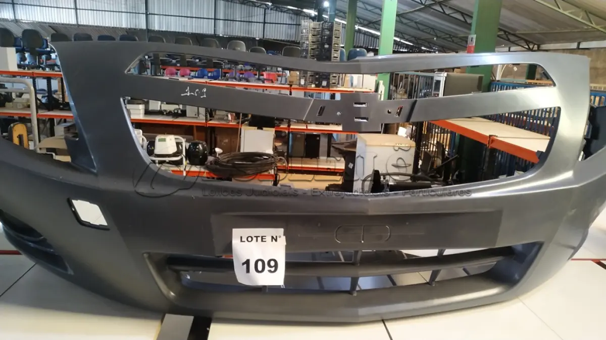 LOTE 109 - 01 PARA CHOQUE DIANTEIRO DO CHEVROLET COBALT 2012 A 2015. (NO ESTADO, NÃO SABEMOS SE FUNCIONA. LEILÃO NÃO TEM GARANTIA E NEM DEVOLUÇÃO, SUJEITO A POSSÍVEIS AVARIAS VISÍVEIS/OCULTAS E/OU AUSÊNCIA DE COMPONENTES)