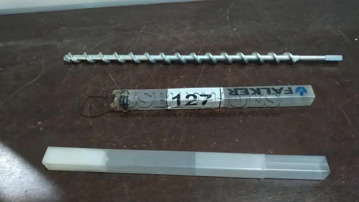 LOTE 127 - 01 BROCA PARA AMOSTRAGEM DE SOLO FALKER (NO ESTADO, NÃO SABEMOS SE FUNCIONA. LEILÃO NÃO TEM GARANTIA E NEM DEVOLUÇÃO, SUJEITO A POSSÍVEIS AVARIAS VISÍVEIS/OCULTAS E/OU AUSÊNCIA DE COMPONENTES)