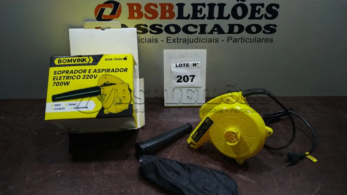 LOTE 207 - 01 SOPRADOR E ASPIRADOR ELÉTRICO 700W 220V (NOVO). (NO ESTADO) ATENÇÃO! FAZER A VISITAÇÃO ANTES DE ARREMATAR, NÃO SABEMOS SE FUNCIONA, LEILÃO NÃO TEM GARANTIA E NEM DEVOLUÇÃO, SUJEITO A POSSÍVEIS AVARIAS VISÍVEIS/OCULTAS E/OU AUSÊNCIA DE COMPONENTES.