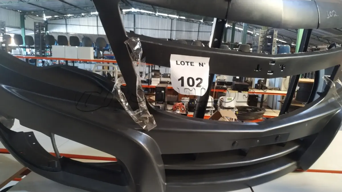 LOTE 102 - 01 PARA CHOQUE DIANTEIRO DA CHEVROLET MONTANA 2011 A 2021. (NO ESTADO, NÃO SABEMOS SE FUNCIONA. LEILÃO NÃO TEM GARANTIA E NEM DEVOLUÇÃO, SUJEITO A POSSÍVEIS AVARIAS VISÍVEIS/OCULTAS E/OU AUSÊNCIA DE COMPONENTES)
