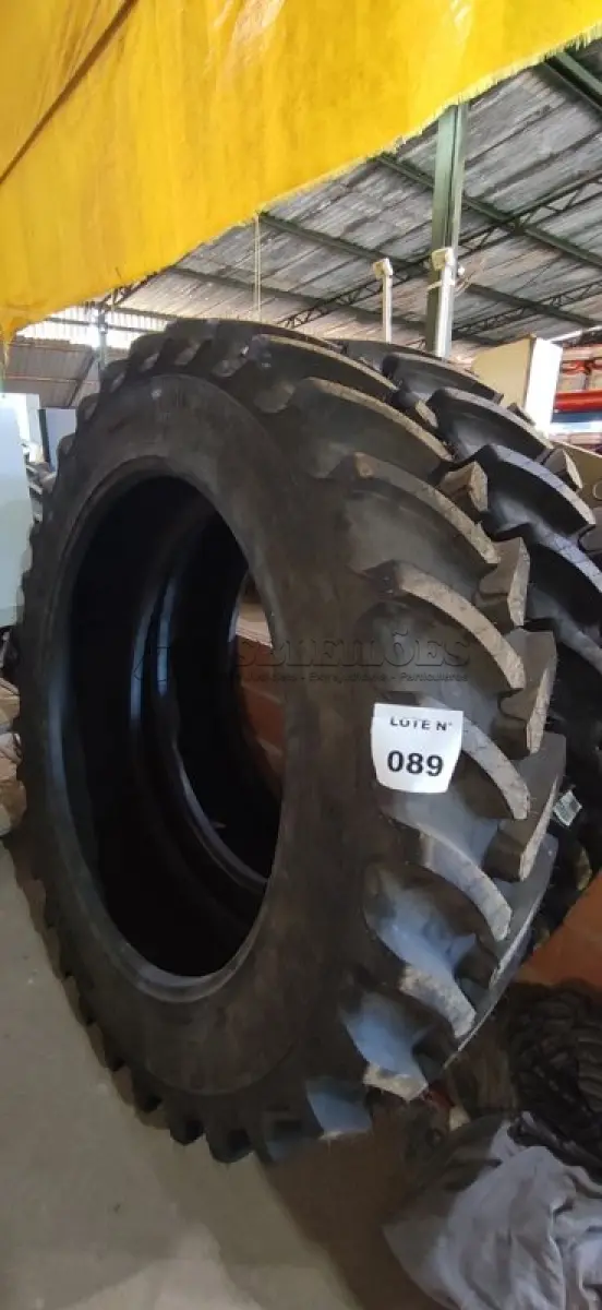 LOTE 089 - 02 PNEUS ALLIANCE AGRIFLEX+354 VF 380/90 R46 (NO ESTADO, NÃO SABEMOS SE FUNCIONA. LEILÃO NÃO TEM GARANTIA E NEM DEVOLUÇÃO, SUJEITO A POSSÍVEIS AVARIAS VISÍVEIS/OCULTAS E/OU AUSÊNCIA DE COMPONENTES)