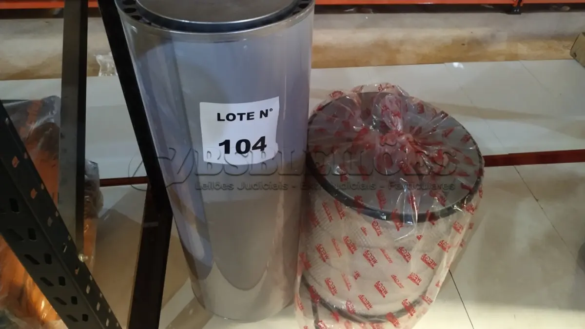LOTE 104 - 01 FILTRO DE AR MARCA UNIFILTER MODELO UAH3826P COMPATIVEL COM VEICULOS DA VOLVO E 01 FILTRO DE AR WEGA 604 PARA CAMINHÃO VOLVO FH. (NO ESTADO, NÃO SABEMOS SE FUNCIONA. LEILÃO NÃO TEM GARANTIA E NEM DEVOLUÇÃO, SUJEITO A POSSÍVEIS AVARIAS VISÍVEIS/OCULTAS E/OU AUSÊNCIA DE COMPONENTES)