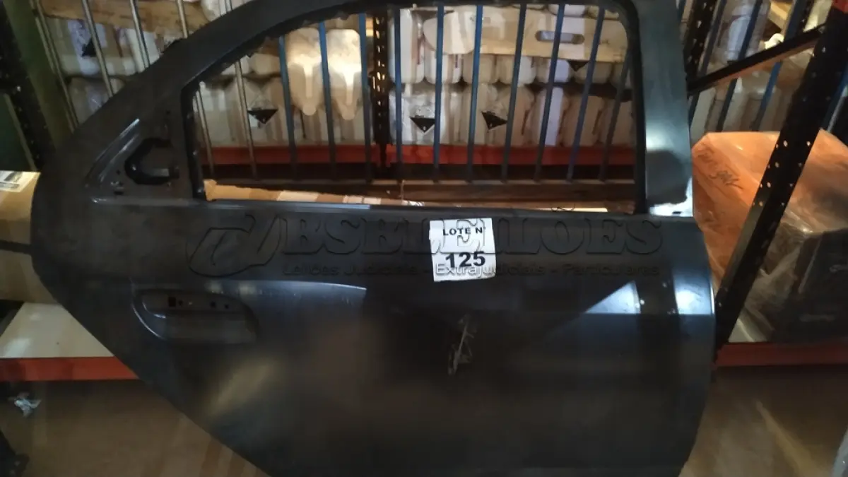 LOTE 125 - 01 PORTA TRASEIRA EDIREITA CHEVOLET ONIX/ PRISMA. (NO ESTADO, NÃO SABEMOS SE FUNCIONA. LEILÃO NÃO TEM GARANTIA E NEM DEVOLUÇÃO, SUJEITO A POSSÍVEIS AVARIAS VISÍVEIS/OCULTAS E/OU AUSÊNCIA DE COMPONENTES)