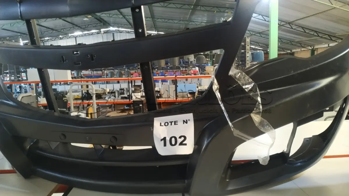 LOTE 102 - 01 PARA CHOQUE DIANTEIRO DA CHEVROLET MONTANA 2011 A 2021. (NO ESTADO, NÃO SABEMOS SE FUNCIONA. LEILÃO NÃO TEM GARANTIA E NEM DEVOLUÇÃO, SUJEITO A POSSÍVEIS AVARIAS VISÍVEIS/OCULTAS E/OU AUSÊNCIA DE COMPONENTES)