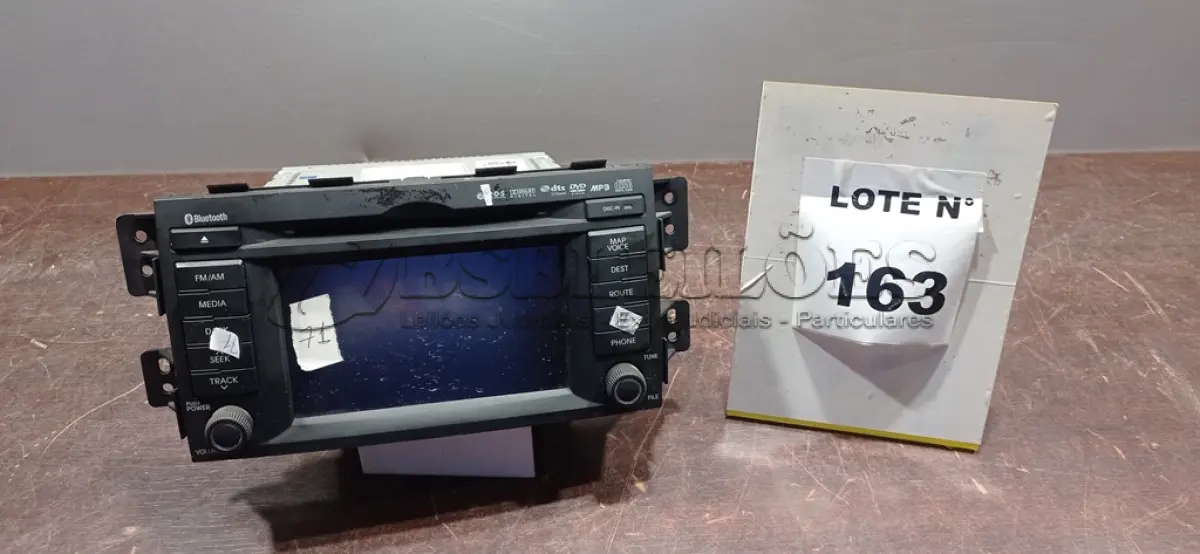 LOTE 163 - 01 APARELHO DE SOM MULTIMIDIA AUTOMOTIVO. (NO ESTADO) ATENÇÃO! FAZER A VISITAÇÃO ANTES DE ARREMATAR, NÃO SABEMOS SE FUNCIONA, LEILÃO NÃO TEM GARANTIA E NEM DEVOLUÇÃO, SUJEITO A POSSÍVEIS AVARIAS VISÍVEIS/OCULTAS E/OU AUSÊNCIA DE COMPONENTES.