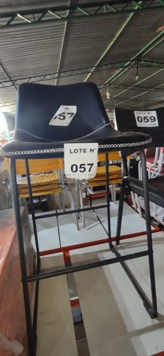 LOTE 057 - 01 BANQUETA ALTA ENCOSTO COZINHA BASE FIXA BAR BALCÃO - BEST BS100 (NO ESTADO, NÃO SABEMOS SE FUNCIONA. LEILÃO NÃO TEM GARANTIA E NEM DEVOLUÇÃO, SUJEITO A POSSÍVEIS AVARIAS VISÍVEIS/OCULTAS E/OU AUSÊNCIA DE COMPONENTES)