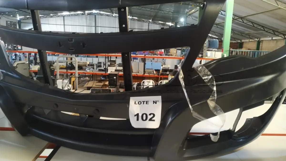 LOTE 102 - 01 PARA CHOQUE DIANTEIRO DA CHEVROLET MONTANA 2011 A 2021. (NO ESTADO, NÃO SABEMOS SE FUNCIONA. LEILÃO NÃO TEM GARANTIA E NEM DEVOLUÇÃO, SUJEITO A POSSÍVEIS AVARIAS VISÍVEIS/OCULTAS E/OU AUSÊNCIA DE COMPONENTES)