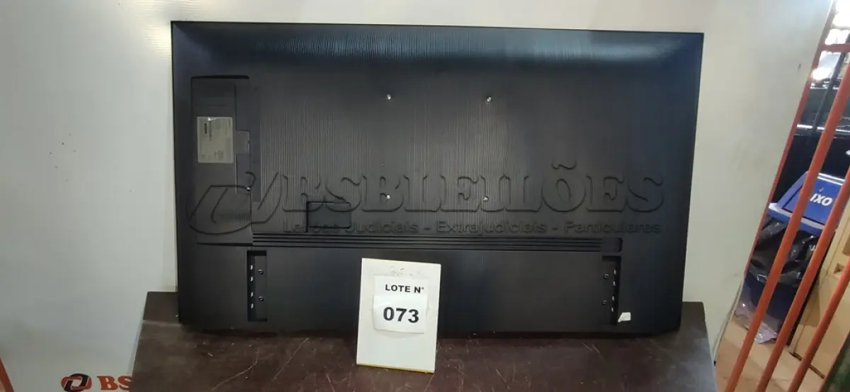 LOTE 073 - 01 SMART TV 50" UHD 4K SAMSUNG 50DU7700 (NO ESTADO, NÃO SABEMOS SE FUNCIONA. LEILÃO NÃO TEM GARANTIA E NEM DEVOLUÇÃO, SUJEITO A POSSÍVEIS AVARIAS VISÍVEIS/OCULTAS E/OU AUSÊNCIA DE COMPONENTES)